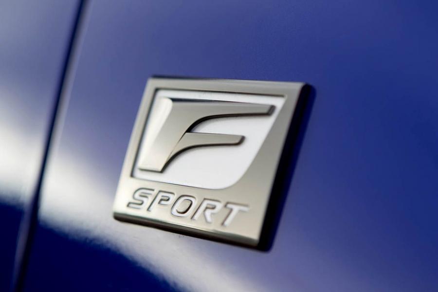  Lexus CT200h F-Sport 2010 года  (фото 4 из 8)